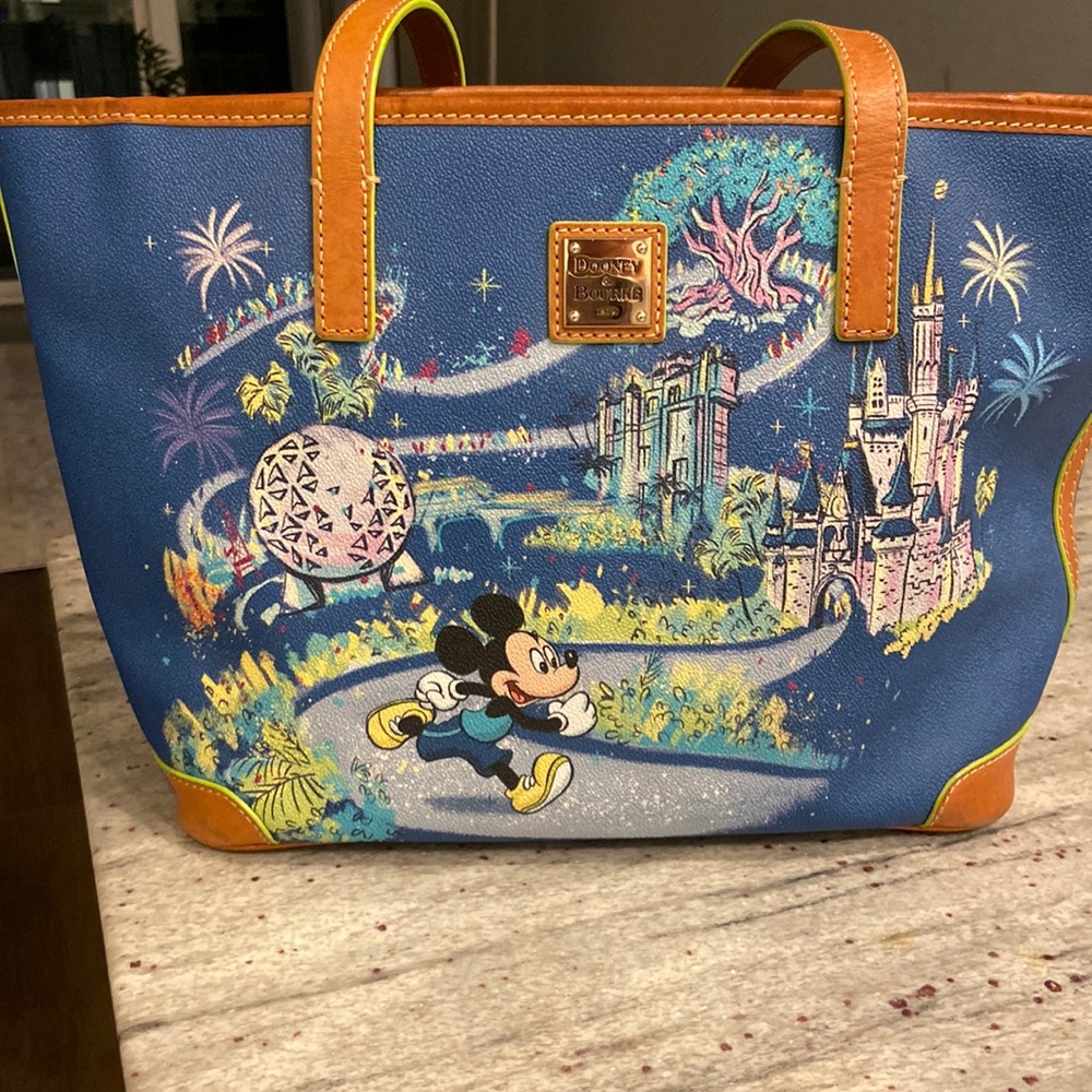 Rundisney Dooney & Burke Marathon Weekend bag 2019-Mickey! Rare!